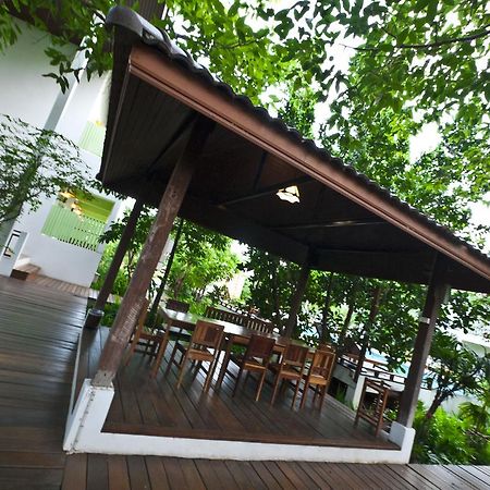 Tree House Hotel Sisaket Bagian luar foto