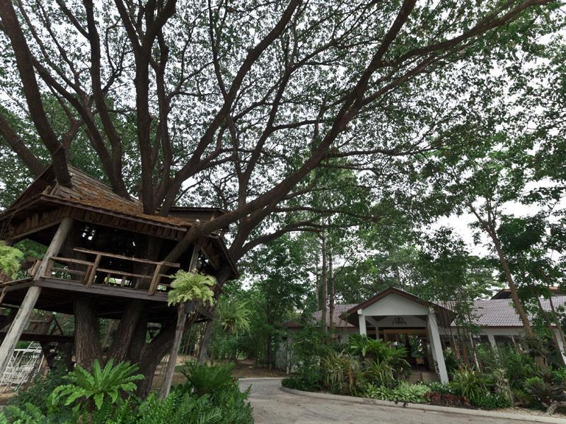 Tree House Hotel Sisaket Bagian luar foto
