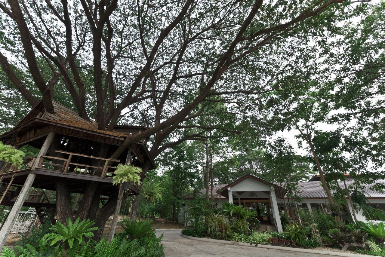 Tree House Hotel Sisaket Bagian luar foto