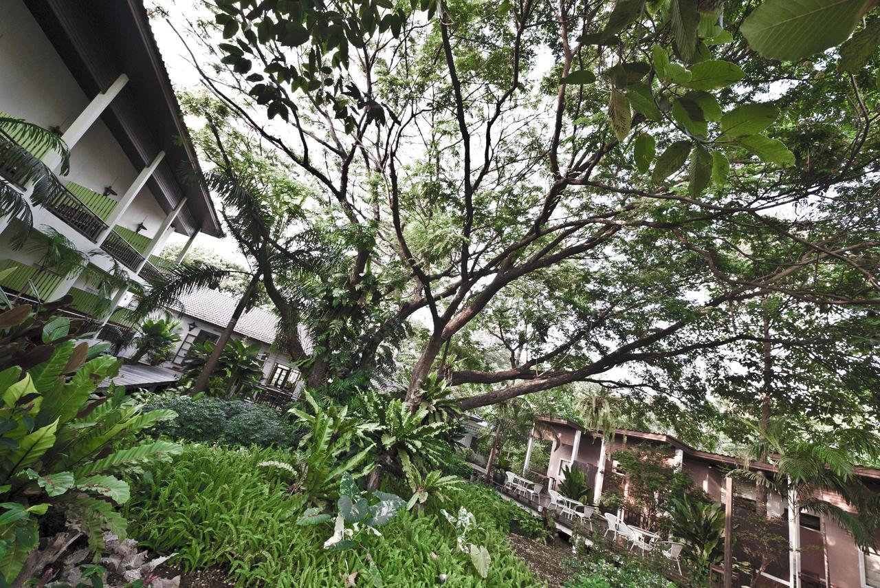 Tree House Hotel Sisaket Bagian luar foto