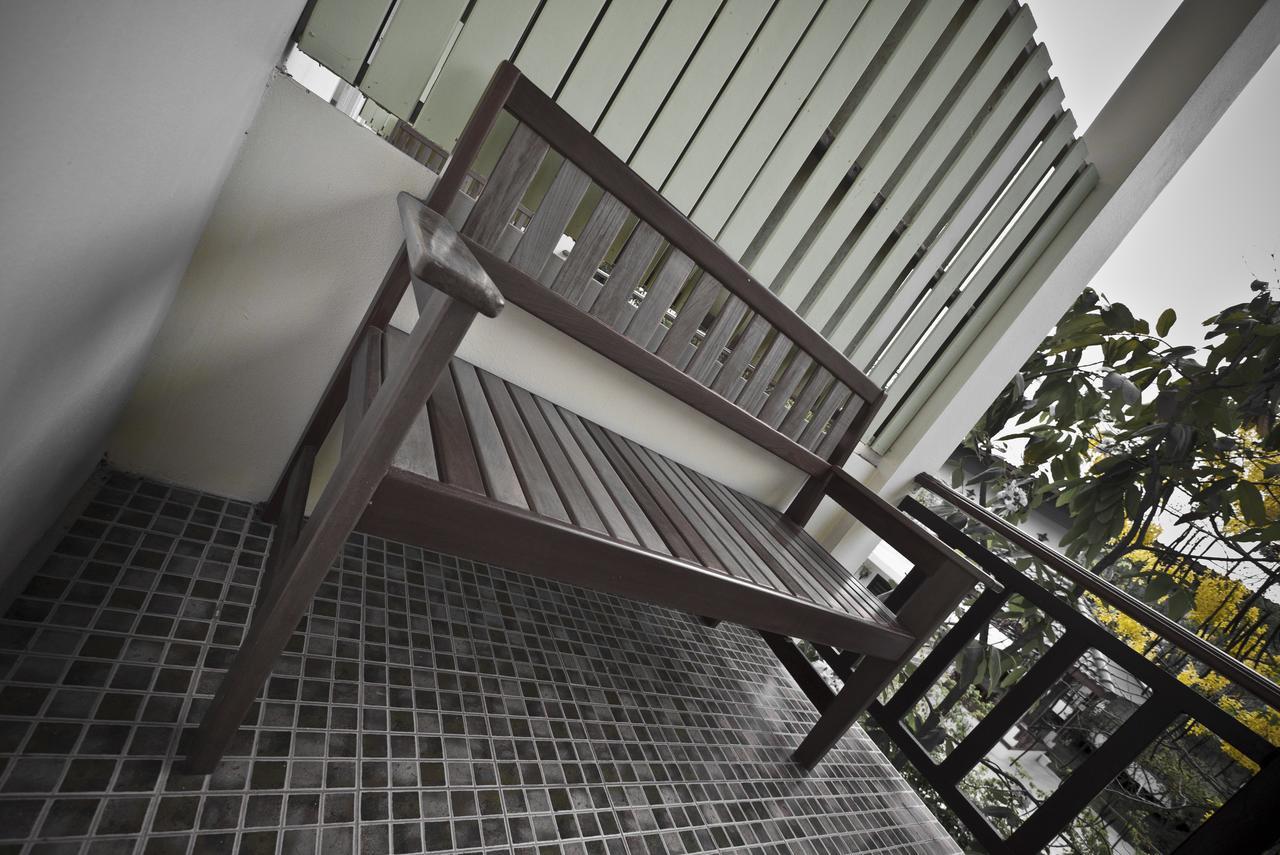 Tree House Hotel Sisaket Bagian luar foto
