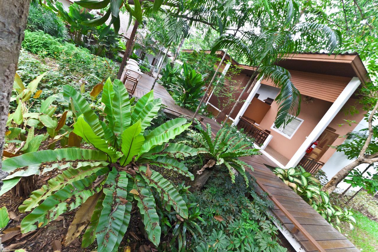 Tree House Hotel Sisaket Bagian luar foto