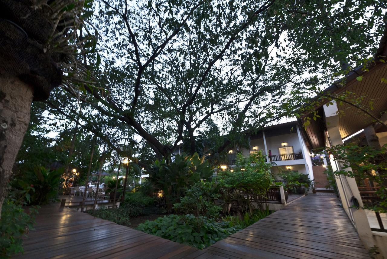 Tree House Hotel Sisaket Bagian luar foto