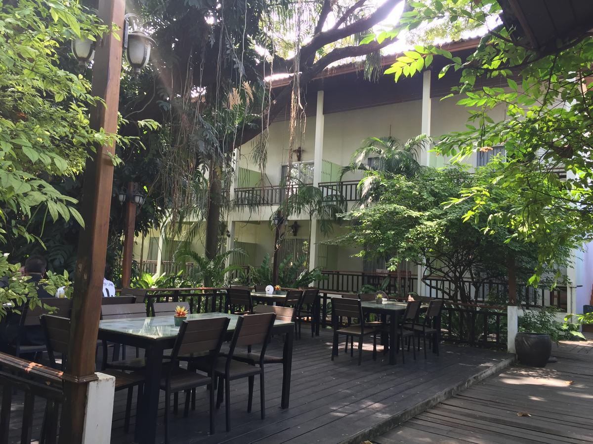 Tree House Hotel Sisaket Bagian luar foto