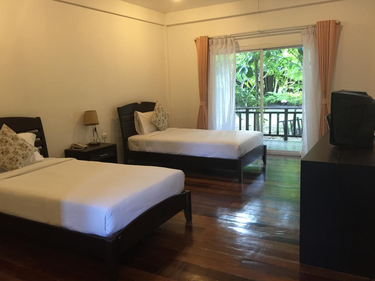 Tree House Hotel Sisaket Bagian luar foto