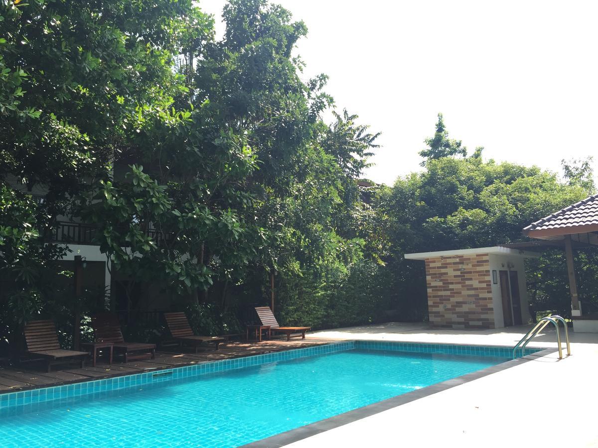 Tree House Hotel Sisaket Bagian luar foto